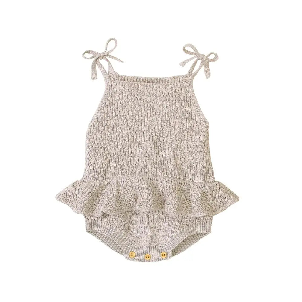 Knitted baby romper with ruffled bottom o