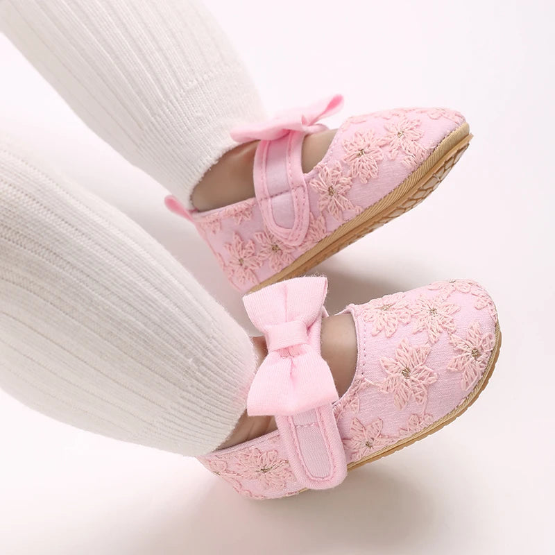 Baby girl pink lace shoes