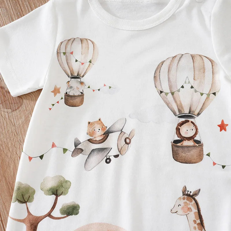 Cute animal prints on the baby romper suit