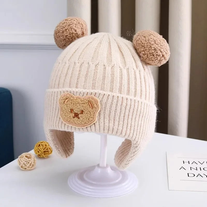 Beige knitted hat with bear ears and face 