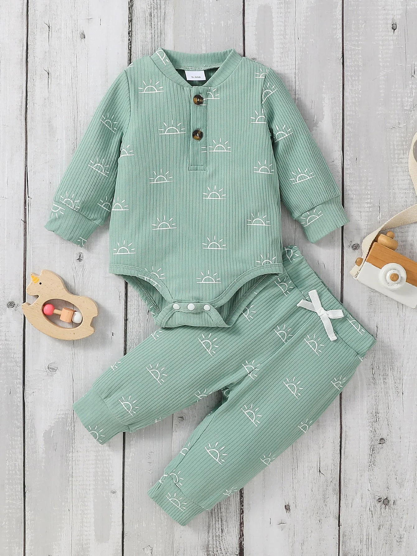 Green baby outfit with matching pants 