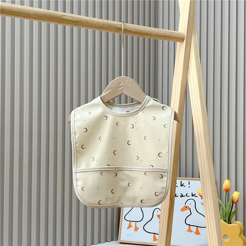 Baby bib with moon pattern 