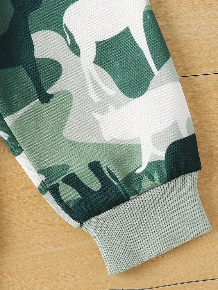 Green camouflage-patterned fabric 