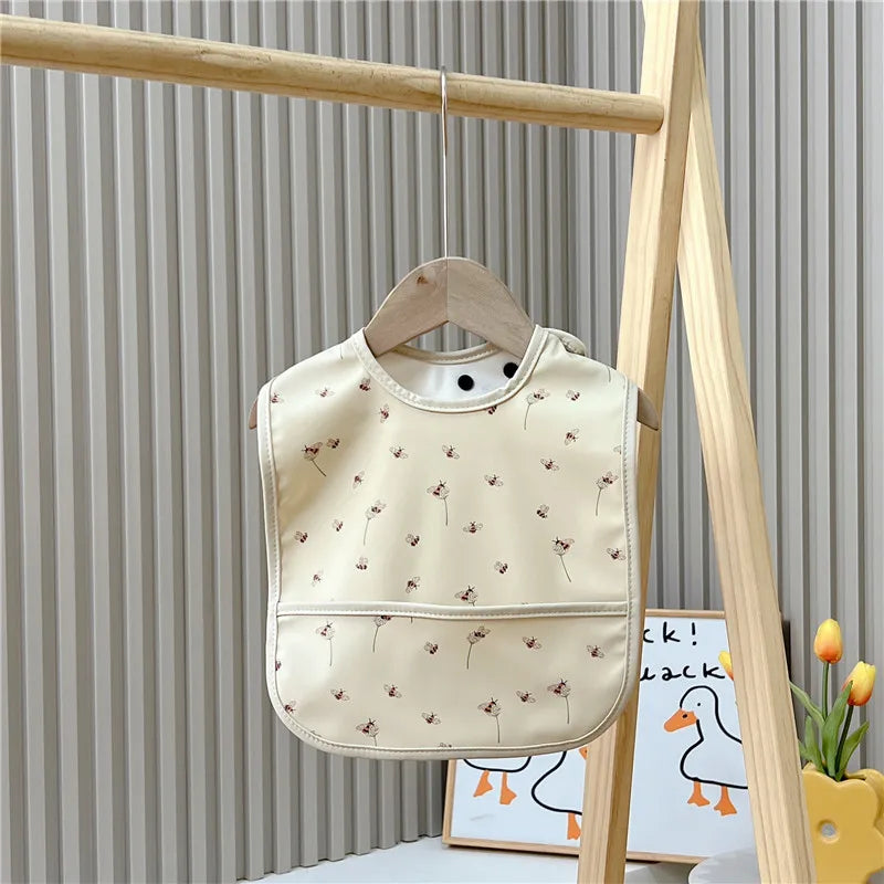 Baby bib with floral pattern 