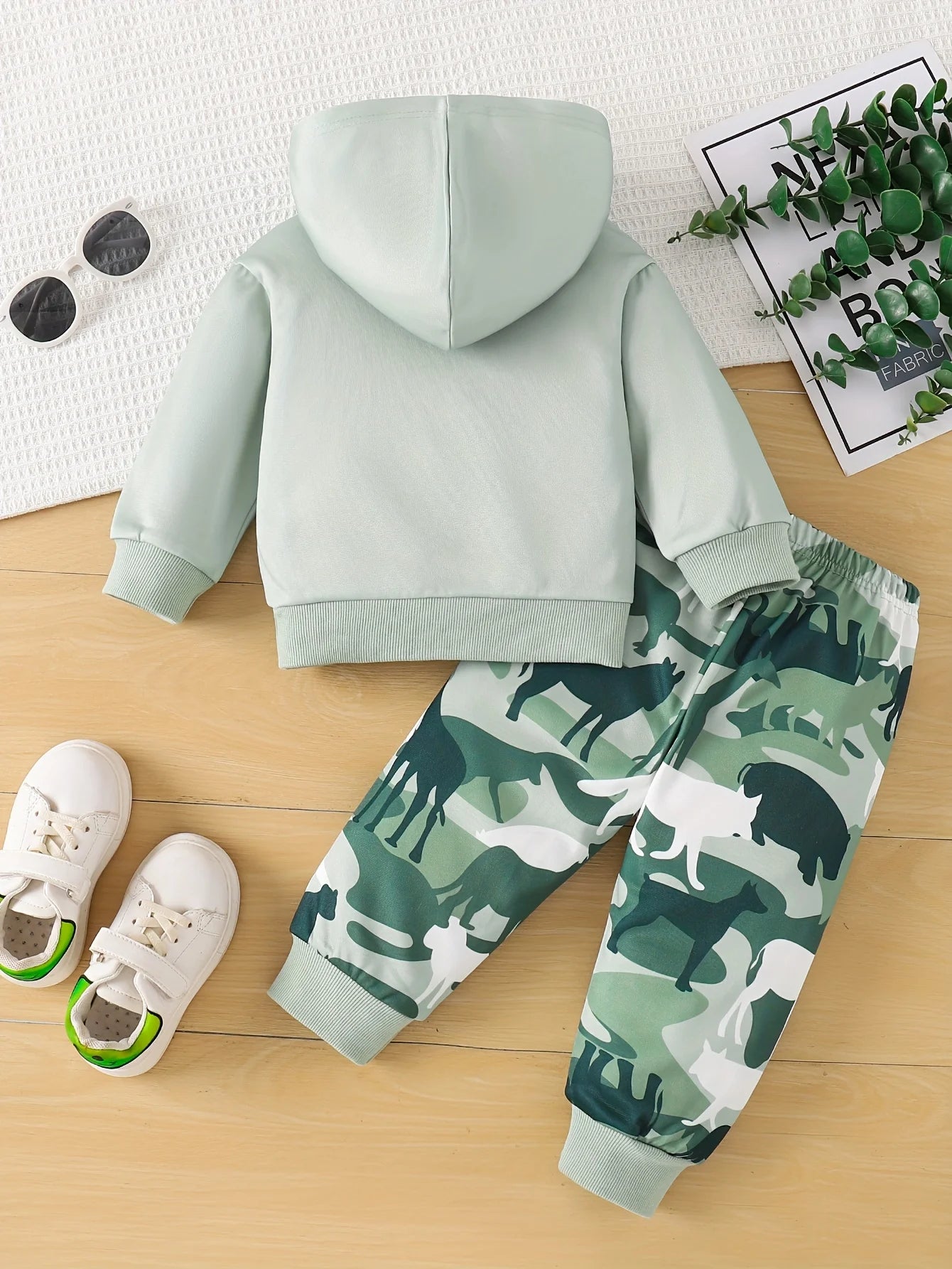Children's green hoodie and dinosaur-patterned pants 