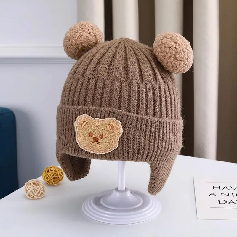 Brown knitted hat with bear ears and face 